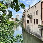 Appartamento Ai Portici Di Via Savonarola